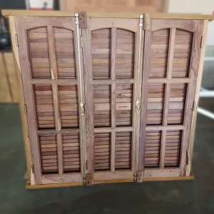 Ventana de algarrobo triple