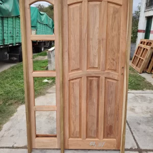 Puerta de algarrobo S-R-L